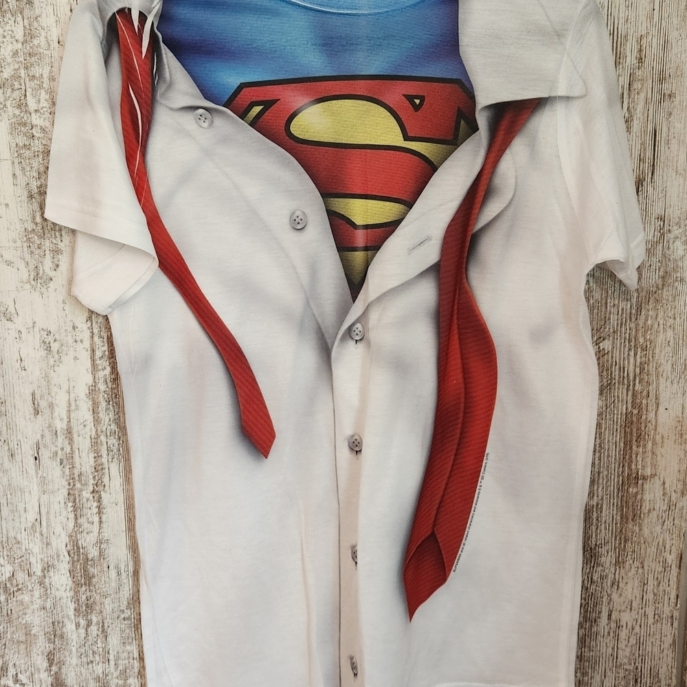Size Medium Superman T-shirt Like NEW